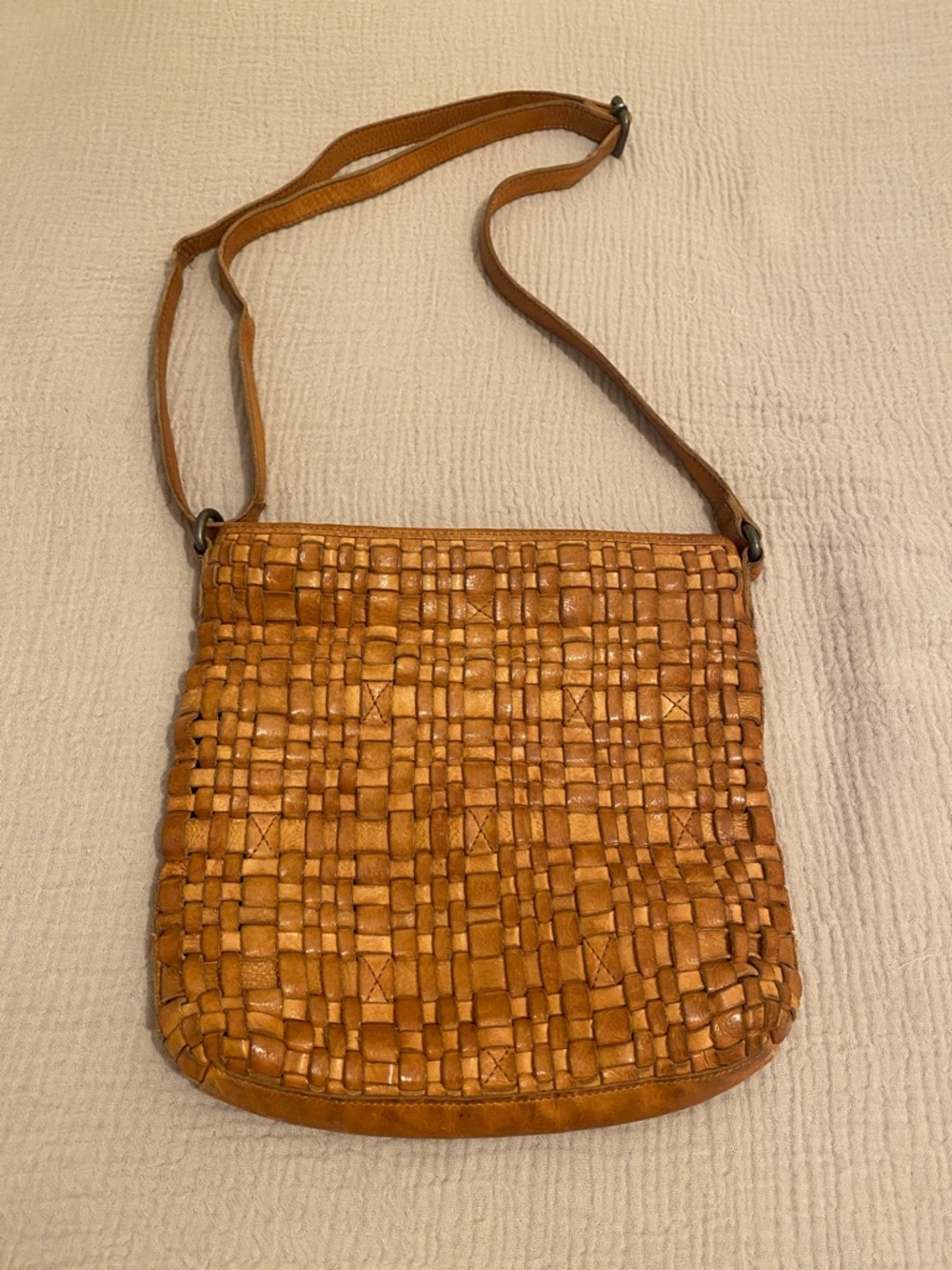 VILENCA HOLLAND Woven Leather Crossbody Bag in Tan